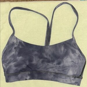 Lululemon Black Sports Bra with Racerback Design and Scoop Neckline